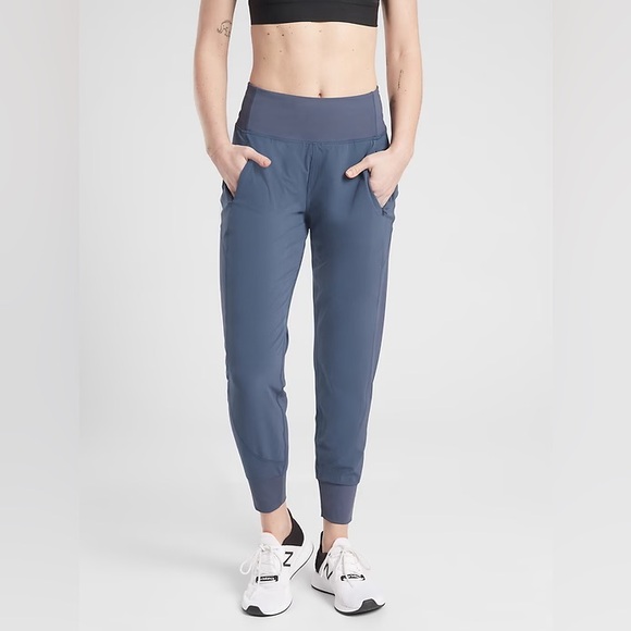 Athleta Distance Jogger Dobby Iron Blue Size Medium Lightweight Run Pant NEW - Picture 4 of 12
